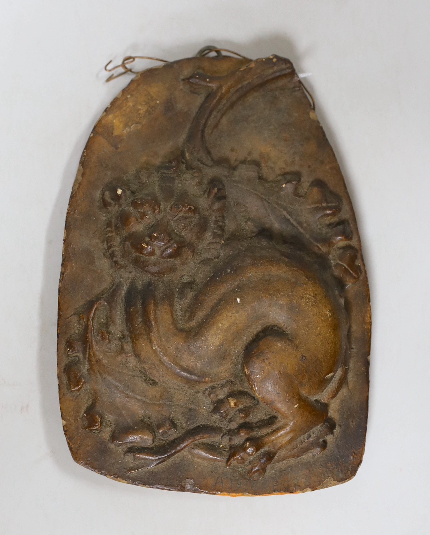 A lion relief plaster plaque, 24cms high